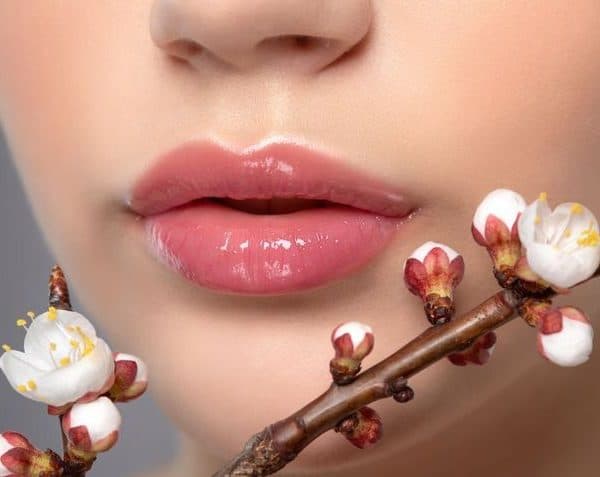 How to Get Pink Lips Naturally At Home With These 6 Ingredients